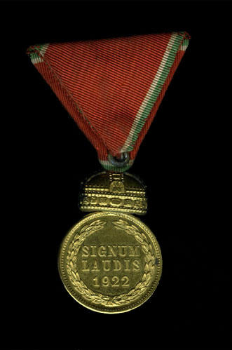 Hungarian Signum Laudis Badge